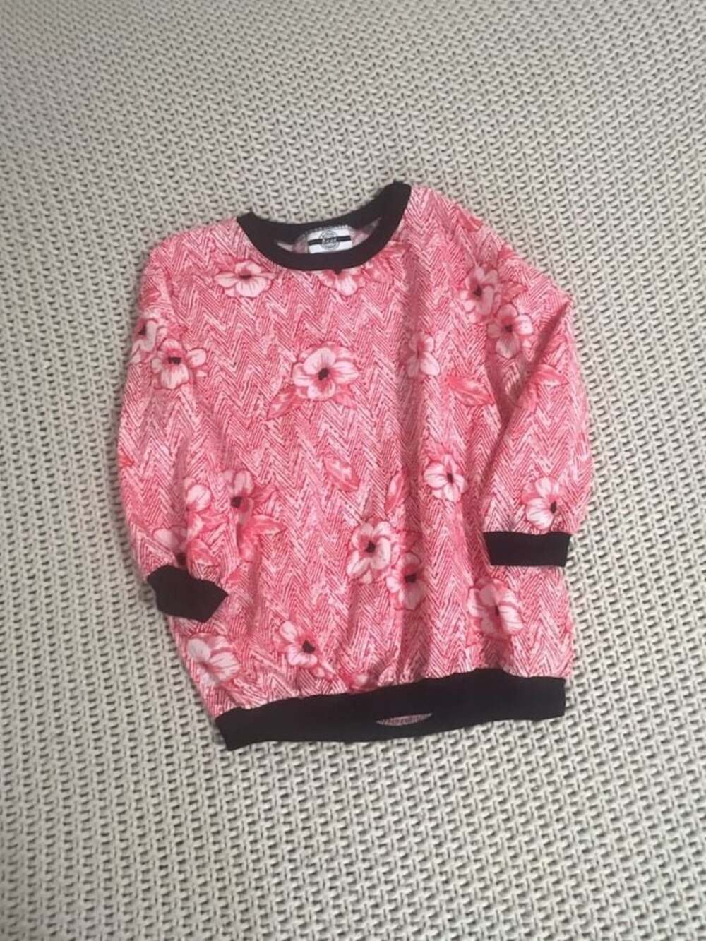Blouse Best Company Pink Floral Print Pullover Sweatshirt with Black Trim